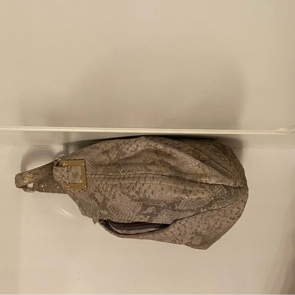 POUR LA VICTOIRE BAG HOBO GRAY TEXTURED SKIN LOOK LEATHER GOLD SNAP CLOSE TOP